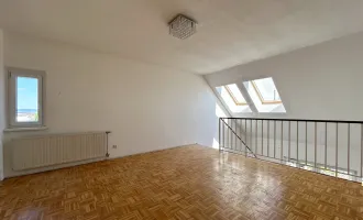 ENTDECKEN SIE IHR TRAUMZUHAUSE - HELLE DACHGESCHOSSWOHNUNG ÜBER 2 ETAGEN MIT TOLLEM FLAIR
