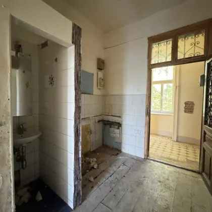 Kompakter Altbau mit Potenzial – 1-Zimmer-Wohnung in ruhiger Innenhoflage - Bild 3