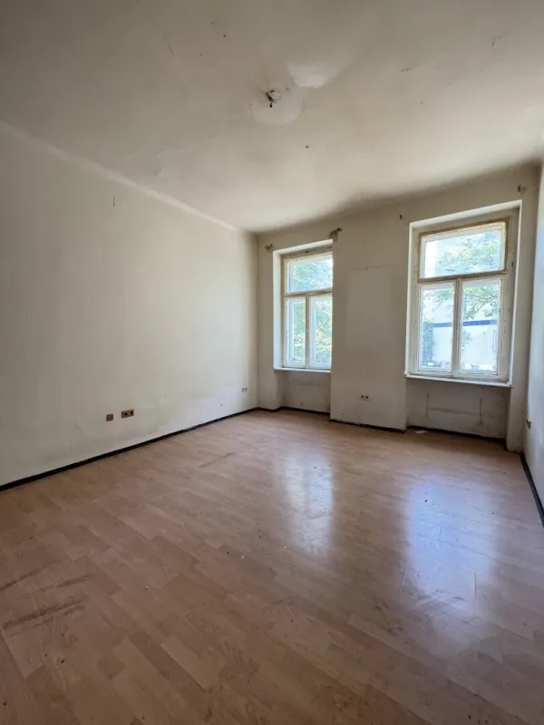Kompakter Altbau mit Potenzial – 1-Zimmer-Wohnung in ruhiger Innenhoflage - Bild 1