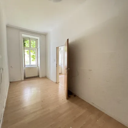 Wiener Altbau mit Potenzial – 2-Zimmer-Ruhelage mit grünem Innenhofblick - Bild 3