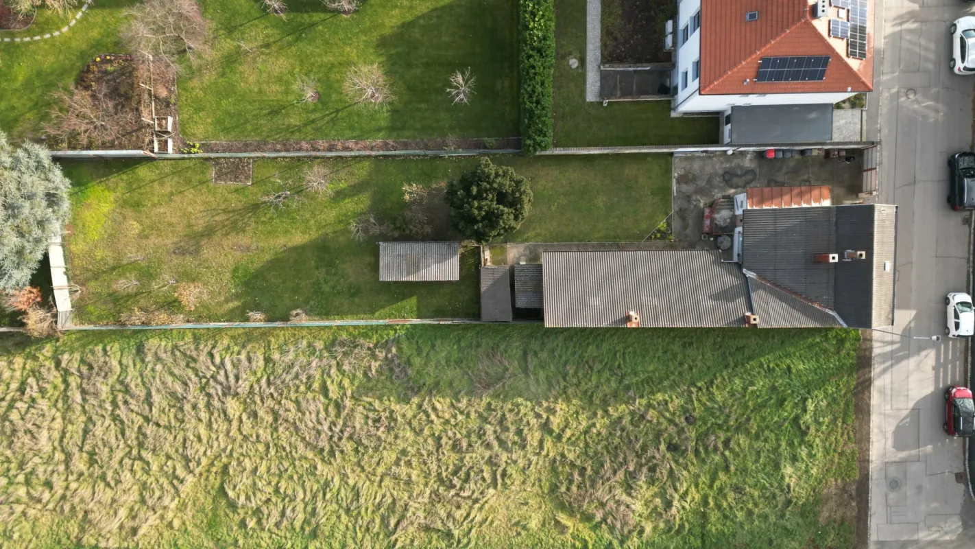 Großes Grundstück mit Potential für 2 Einfamilienhäuser - Bild 1