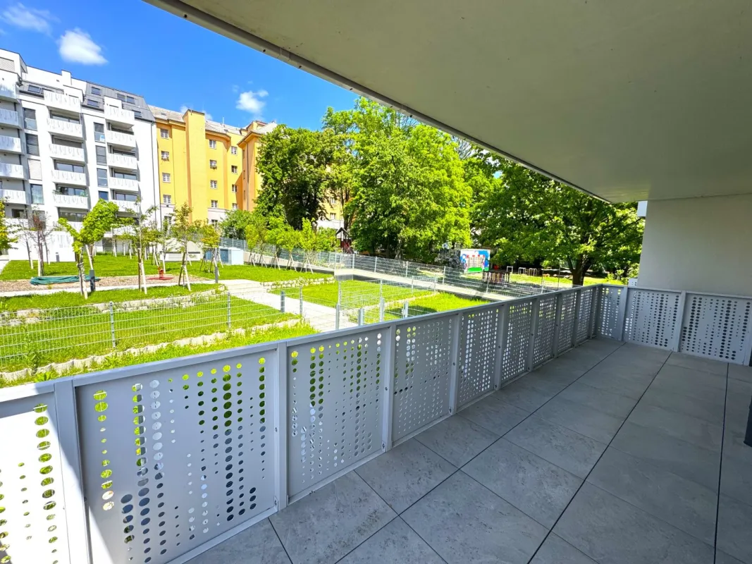 IDYLLE TRIFFT STADTLEBEN – FREIFLÄCHEN - LUFTWÄRMEPUMPE – KELLER – GARAGE – U-BAHN! - Bild 1