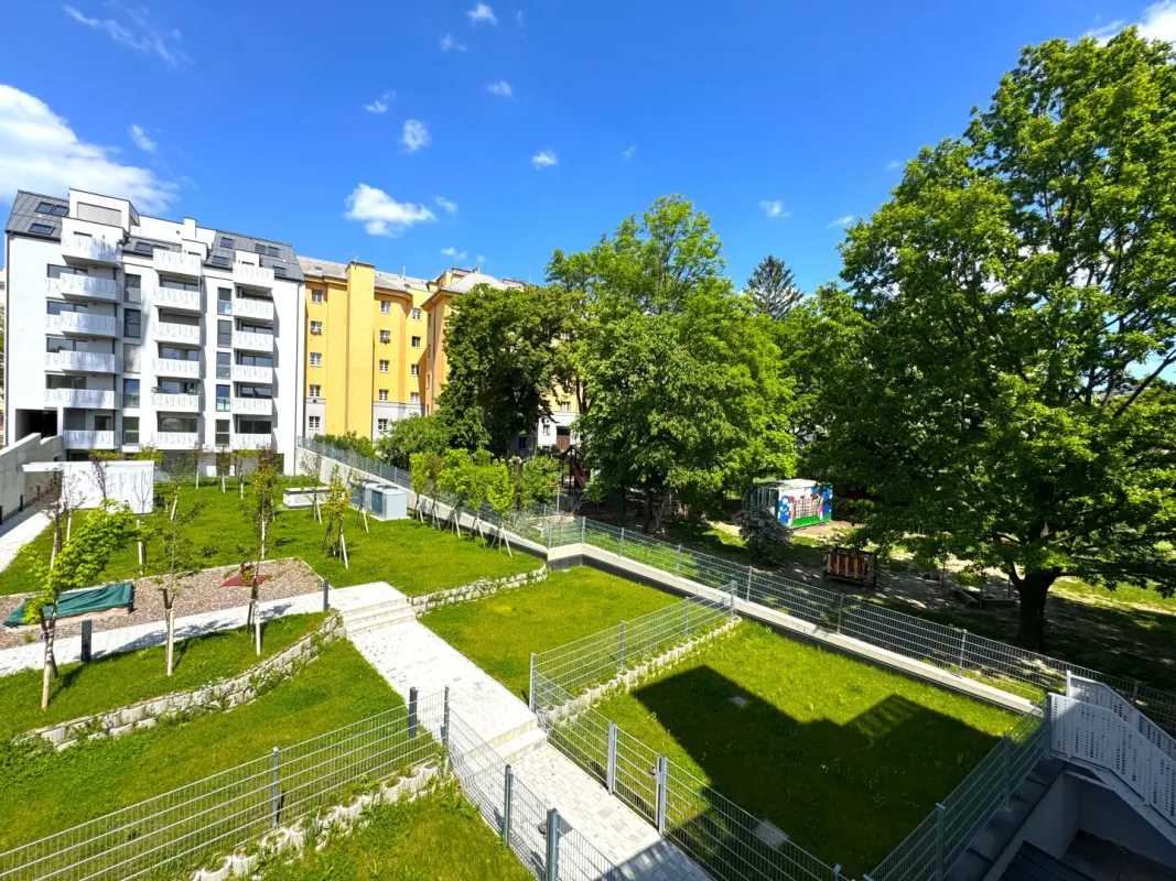 IDYLLE TRIFFT STADTLEBEN – FREIFLÄCHEN - LUFTWÄRMEPUMPE – KELLER – GARAGE – U-BAHN! - Bild 1