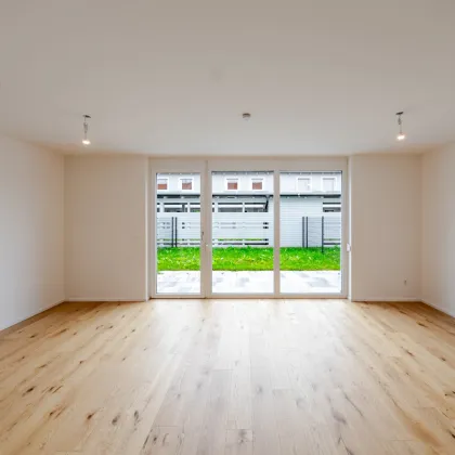 Platz für die ganze Familie – Stilvolles Reihenhaus mit Garten & Carport - Bild 3