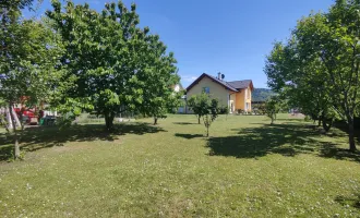 Großzügiges Einfamilienhaus mit Traumgarten und Baupotenzial – 1.300 m² Grundstück