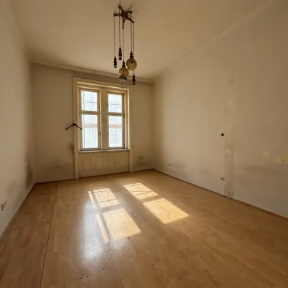 Charmante 2-Zimmer-Altbauwohnung mit Potenzial in zentraler Ruhelage - Bild 3