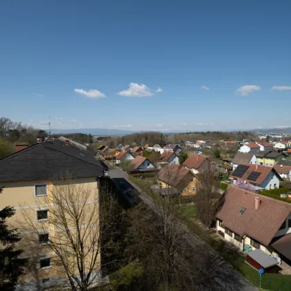 Lichtdurchflutete Wohnung im letzten Lift-Stock mit Tiefgarage und Loggia - Bild 3