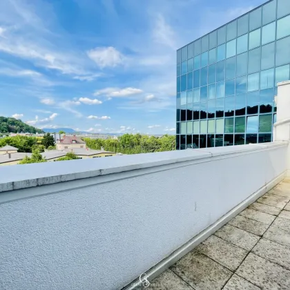 Teilmöblierte Zwei Zimmer Wohnung mit zwei Terrassen & Tiefgarage – sonnig, ruhig & bestens ausgestattet! - Bild 2
