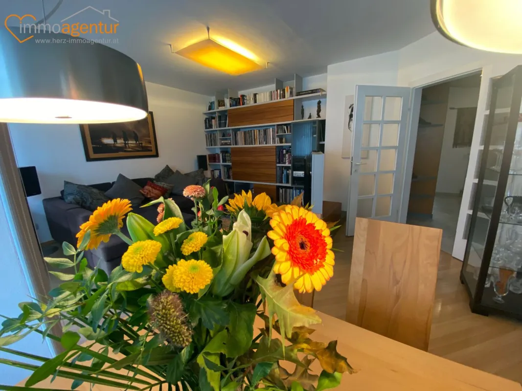 Dieses schöne Haus hat neue Eigentümer gefunden! Ankommen & Aufblühen! Stilvolles Wohnglück mit Loggia & Garage in Alkoven - Bild 1