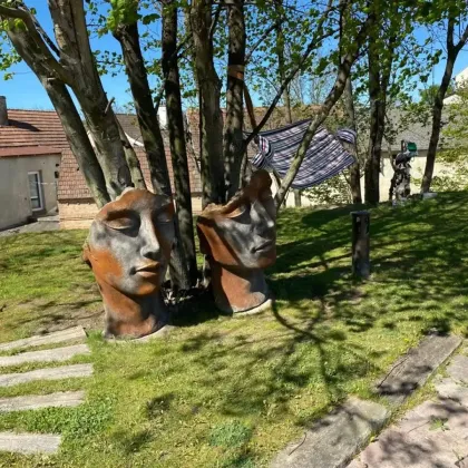 Exklusiver Bungalow mit Garagen und Kellergewölben - Bild 3