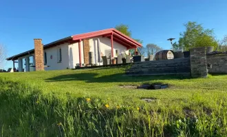 Exklusiver Bungalow mit Garagen und Kellergewölben