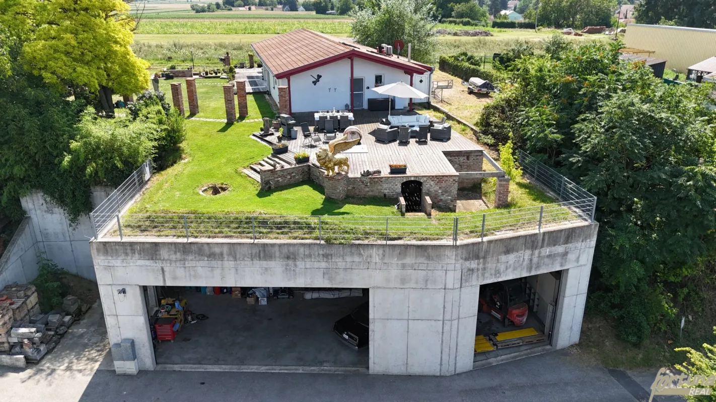 Exklusiver Bungalow mit Garagen und Kellergewölben - Bild 1