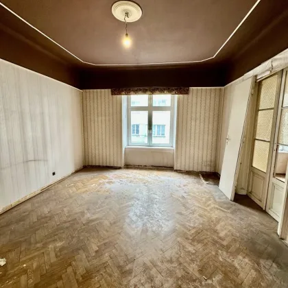 Sanierungsbedürftige Altbauwohnung im 2ten Stockwerk, direkt bei Neubaugasse unweit der Mariahilferstraße - Bild 2