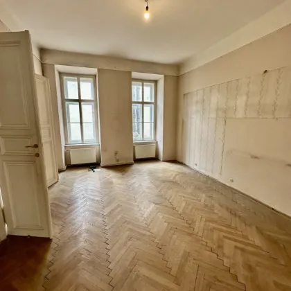 Sanierungsbedürftige Altbauwohnung im 1ten Stockwerk, direkt bei Neubaugasse unweit der Mariahilferstraße! - Bild 2