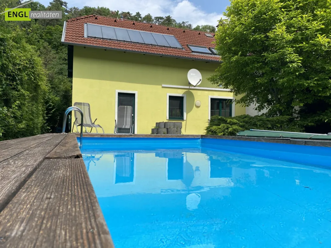 Doppelhaushälfte Hinterbrühl/Weissenbach mit Pool großer Terrasse und gemütlichen Garten - Bild 1