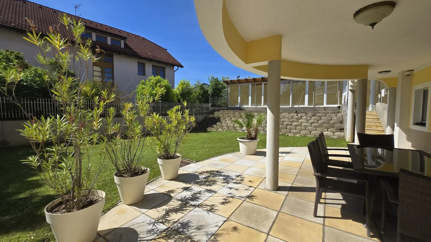 Exklusives Haus in Lanzendorf * Pool * Garage * Sauna * - Bild 1