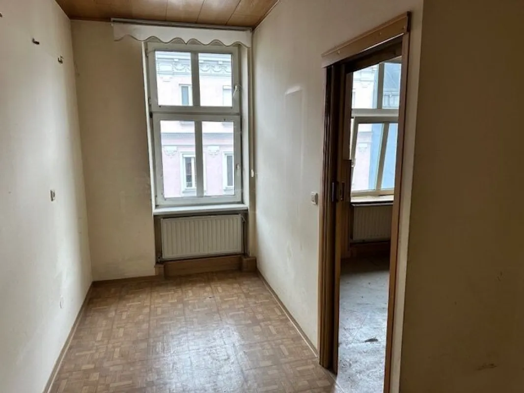 Modernisierungsbedürftige kleine Wohnung mit 1,5 Räume - angrenzende Wohnung steht auch zum Verkauf! - Bild 1