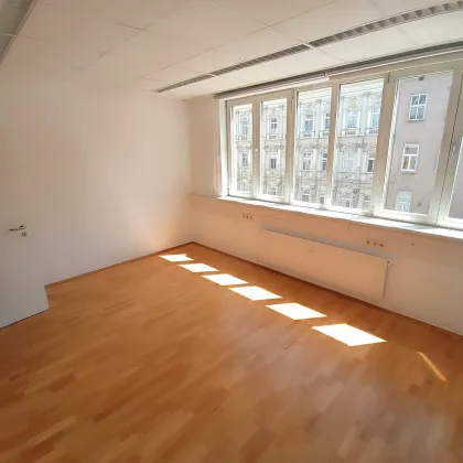 Großzügige Bürofläche mit rund 155 m² und Ausrichtung in den Innenhof! 6 Zimmer + Empfangsbereich direkt bei der Straßenbahn Yppengasse! - Bild 3