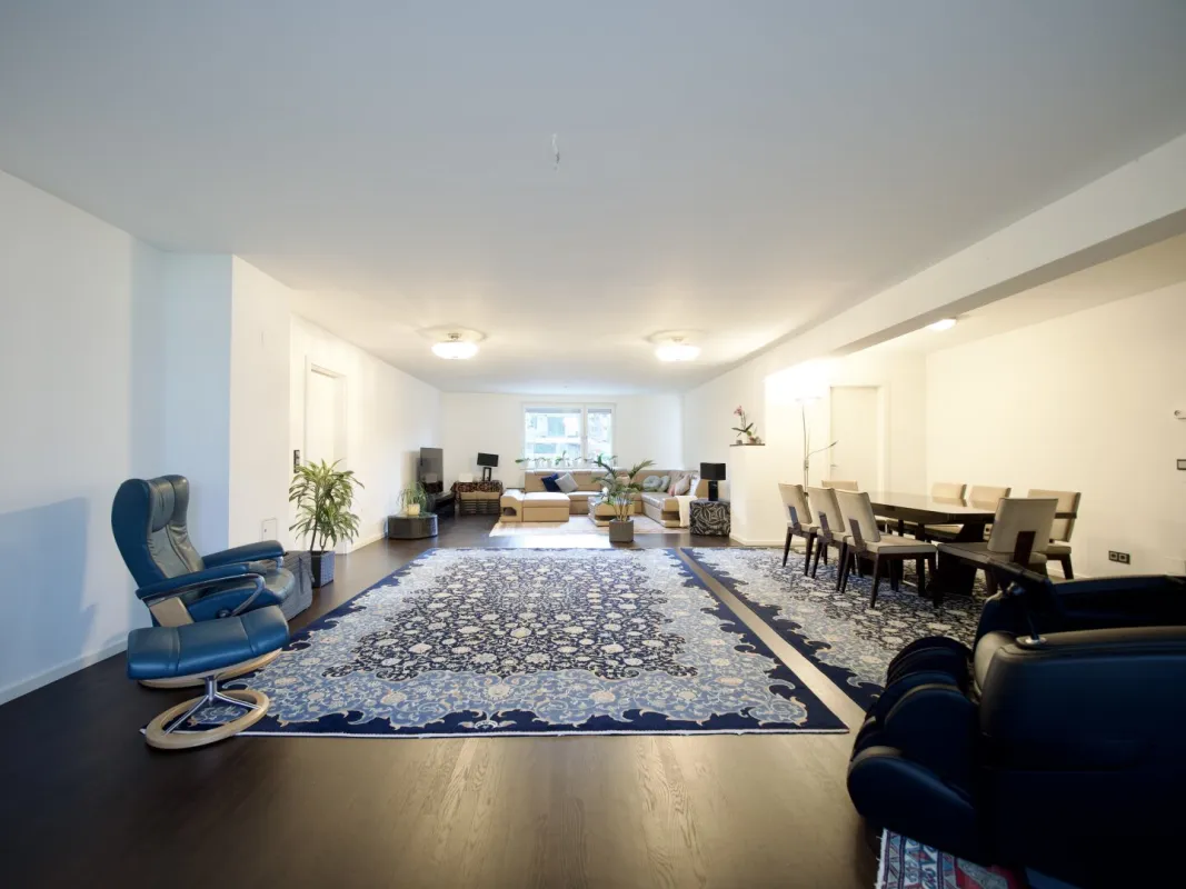 Neustift am Walde - Großzügige Vier-Zimmer Terrassenwohnung inklusive zweier Tiefgaragenplätze - Bild 1