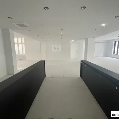 Moderne Bürofläche mit Innenhofbalkon auf der Mariahilfer Straße - Bild 2