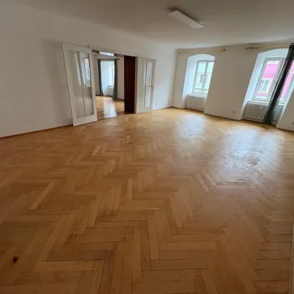 EINZIGARTIG! CHARMANTE ALTBAUWOHNUNG MIT BESONDEREM WOHNFEELING AM RATHAUSPLATZ VON SPITTAL AN DER DRAU! - Bild 2