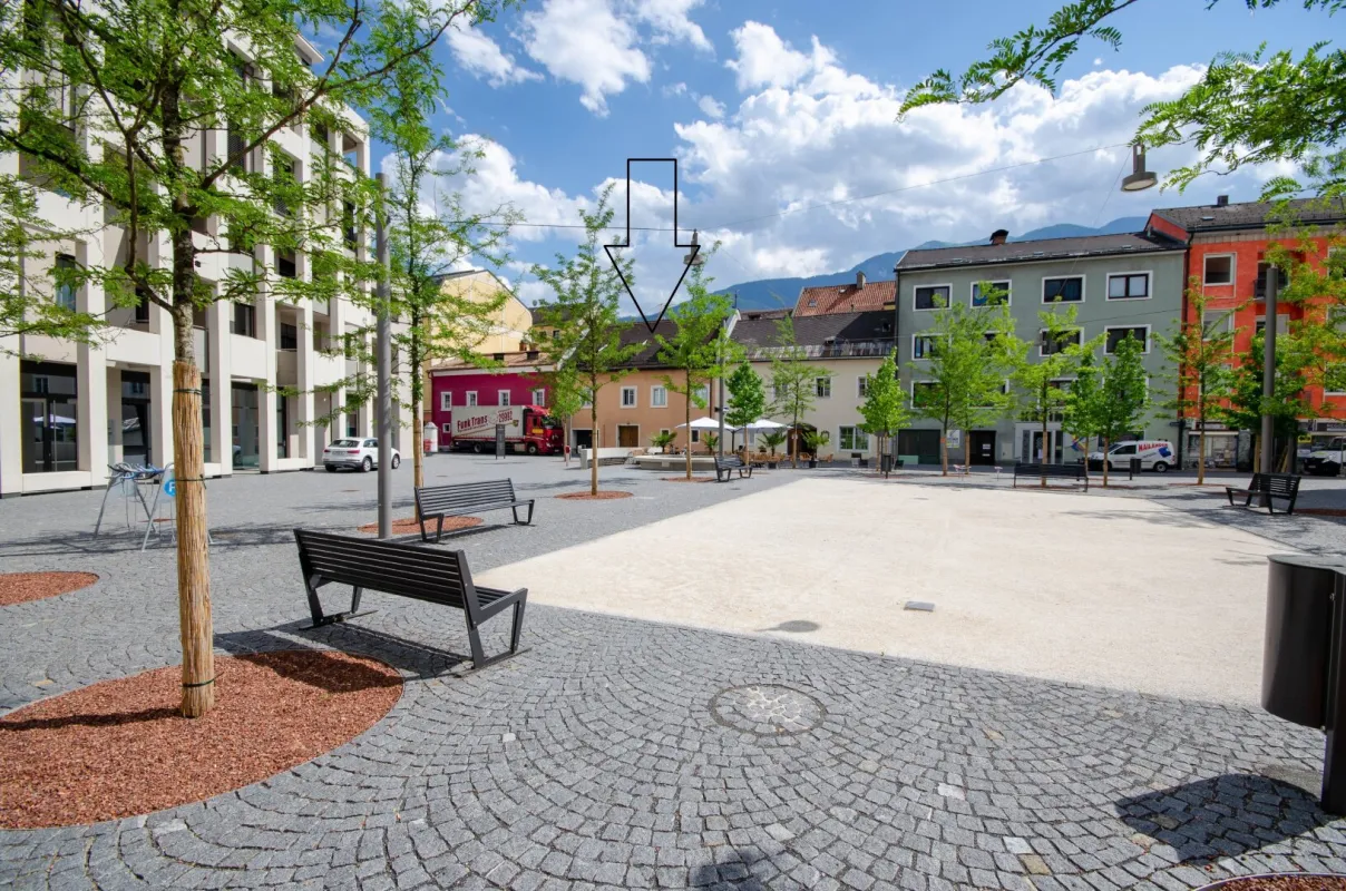 EINZIGARTIG! CHARMANTE ALTBAUWOHNUNG MIT BESONDEREM WOHNFEELING AM RATHAUSPLATZ VON SPITTAL AN DER DRAU! - Bild 1
