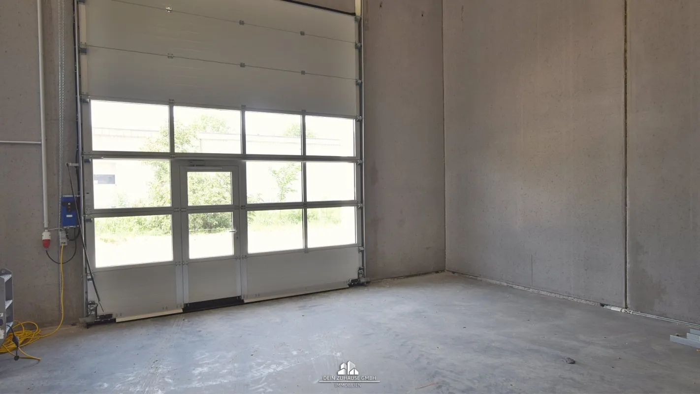 DEIN ZUHAUSE präsentiert: Gewerbehalle zur Miete in Rüstorf TOP 9 - Bild 1