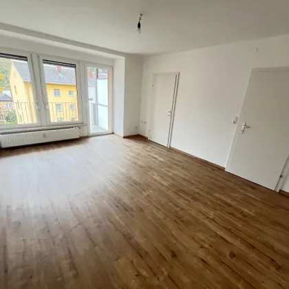 Sanierte 2 Zimmerwohnung mit Balkon mit einladender Aussicht! - Bild 3