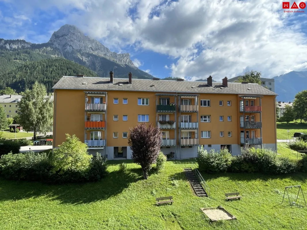 Sanierte 2 Zimmerwohnung mit Balkon mit einladender Aussicht! - Bild 1