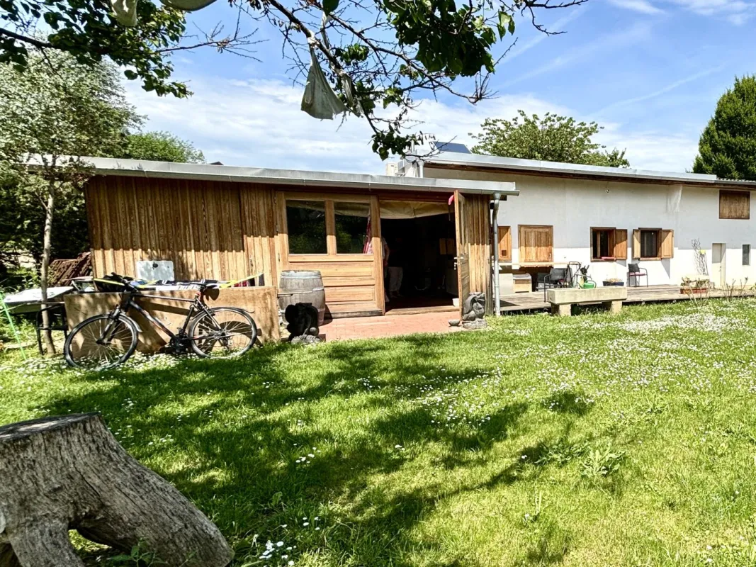 Großzügiges Baugrundstück mit kompakter Wohneinheit in Neusiedl am See - Bild 1