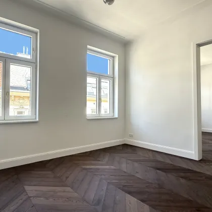 SERVITENVIERTEL - ERSTBEZUG - LETZER LIFTSTOCK - HIGH END STILWOHNUNG - 4 Zimmer - 2 BÄDER - RUHELAGE - RENOVIERTES STILJUWEL - OST/WESTLAGE - Bild 2