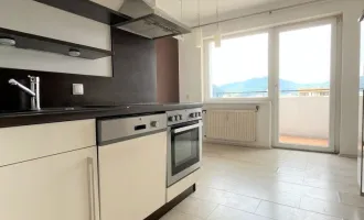 Attraktive 2-Zimmer-Wohnung mit Einbauküche und Loggia!
