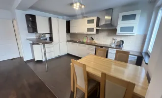 3-Zimmer-Wohnung mit 2 Loggien, Garderobe & Garagenplatz – Nähe Rathaus!