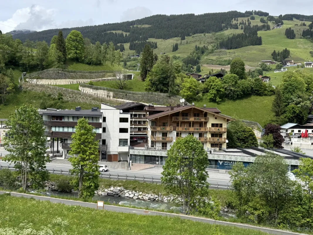 Renditestarkes 3-Zimmer-Appartement Ski IN Ski OUT in Saalbach-Hinterglemm TOURISTISCHE WIDMUNG - Aktuell 4.5% bis 5% Rendite - Bild 1