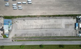 Asphaltierte Freifläche mit ca. 3.700m² | Autobahnanbindung | eingezäunt | Kanal, Strom & Wasser vorhanden