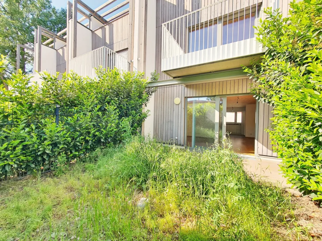 ++NEU++ TOP für Eigennutzer oder Anlage! Hochwertiges klimatisiertes Reihenhaus mit Privatgarten, Terrasse und 1 KFZ-Stellplatz!  Perfekte U-Bahn-Anbindung! - Bild 1