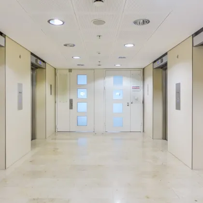 Modernes Geschäftslokal mit offenem Grundriss | Andromeda Tower - Bild 2