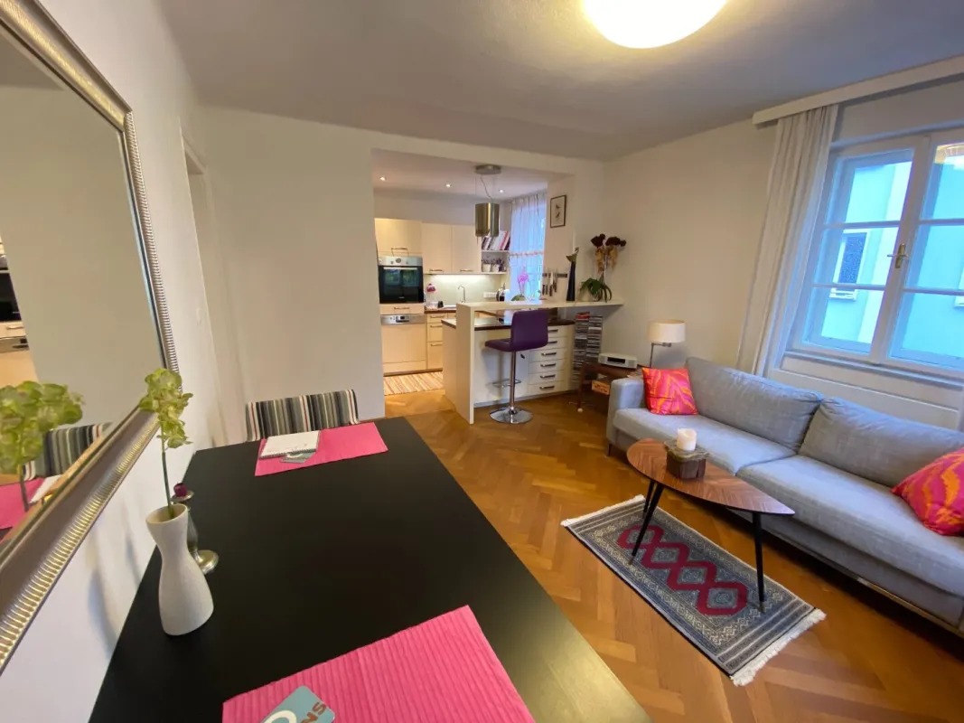 Teil-möblierte stylische Innenstadtwohnung-Ihr Wohntraum schnell erfüllt! - Bild 1
