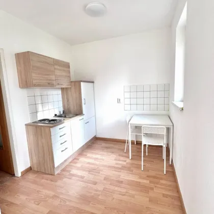 | MÖBLIERTE & HELLE KLEINWOHNUNG | 1 ZIMMER inkl. MINI-KÜCHE | 2. OBERGESCHOSS | CA. 27m² - Bild 3