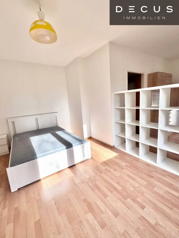 | MÖBLIERTE & HELLE KLEINWOHNUNG | 1 ZIMMER inkl. MINI-KÜCHE | 2. OBERGESCHOSS | CA. 27m² - Bild 1