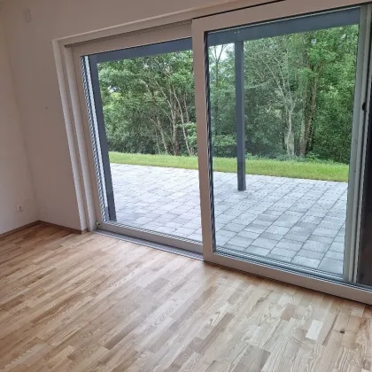K3 - LEISTBARER LUXUS. Traumhaftes Einfamilienhaus im Erstbezug. Hochwertige und elegante Ausführung.. Carport. Doppelhausanlage. Unverbaubarer Fernblick nach Süden. - Bild 2
