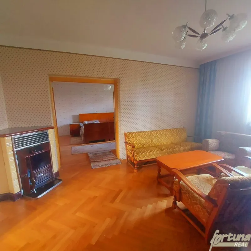 Charmantes Haus in Schwadorf: 6 Zimmer, Garten, Balkon – Ihr Renovierungsprojekt wartet! Grosses Grundstück nähe Wien! - Bild 1