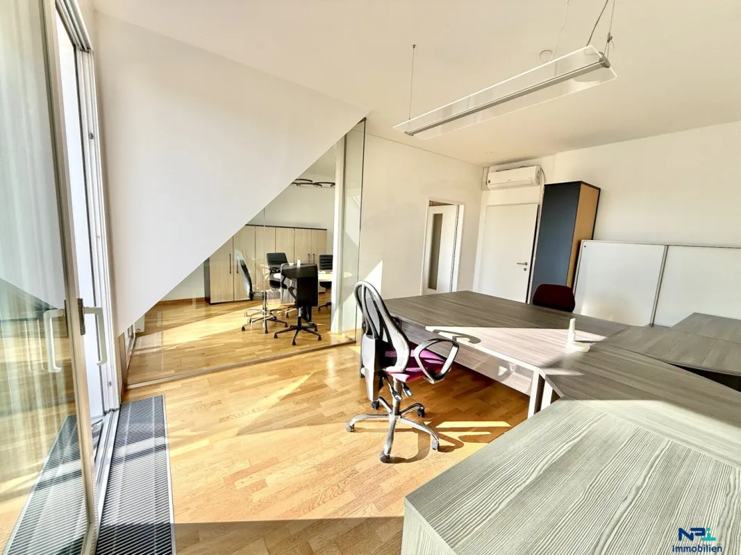 Modernes klimatisiertes Büro im Dachgeschoss mit großer Terrasse in 1120 Wien - Bild 1