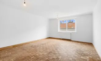 UNBEFRISTET! Tolle 4-Zimmer Wohnung mit Balkon - SUPER verkehrsgünstig gelegen! WG möglich!