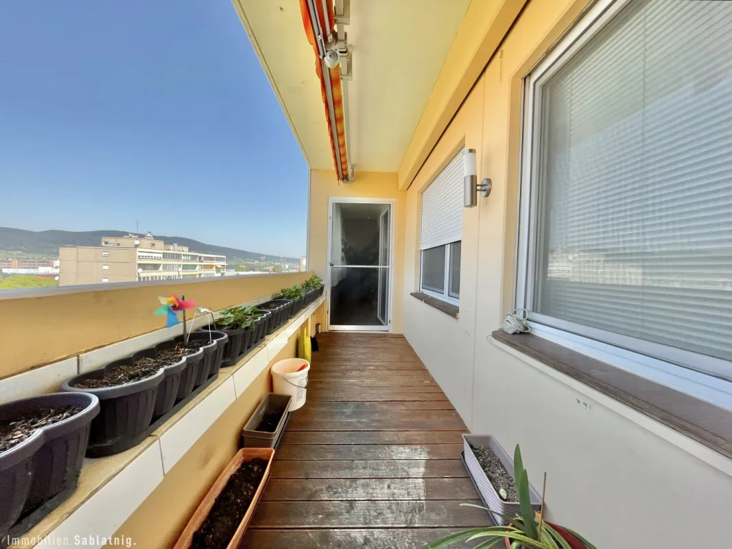 SONNENLOGGIA & FERNSICHT! Gepflegte Wohnung in ruhiger Lage! - Bild 1