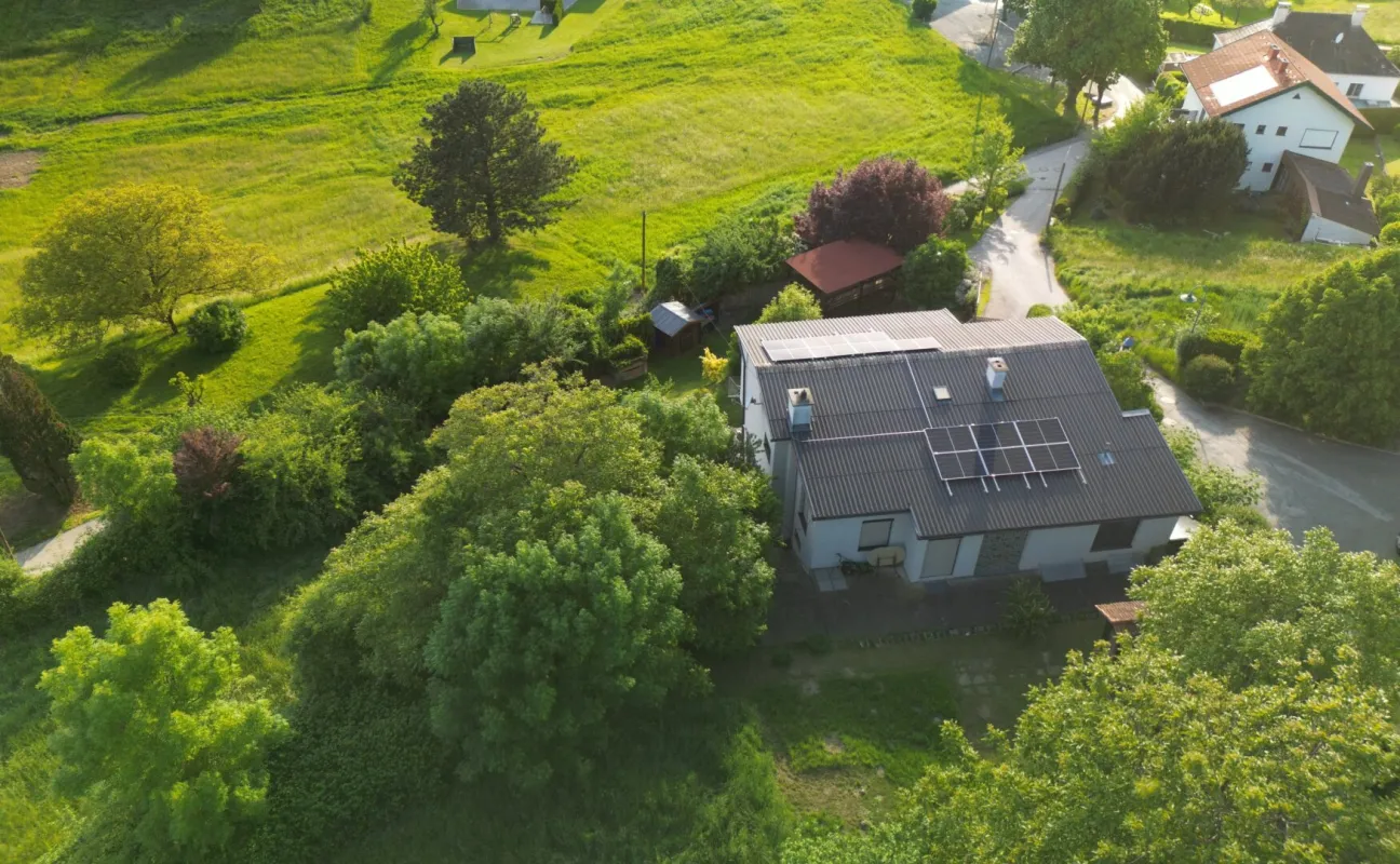 Großzügiges EINFAMILIENHAUS mit Weitblick über die Thermenregion - Bild 1