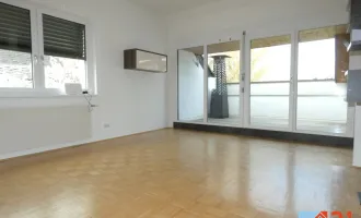 Schöne Dachgeschoßwohnung in Alberndorf mit Terrasse & Parkplatz!