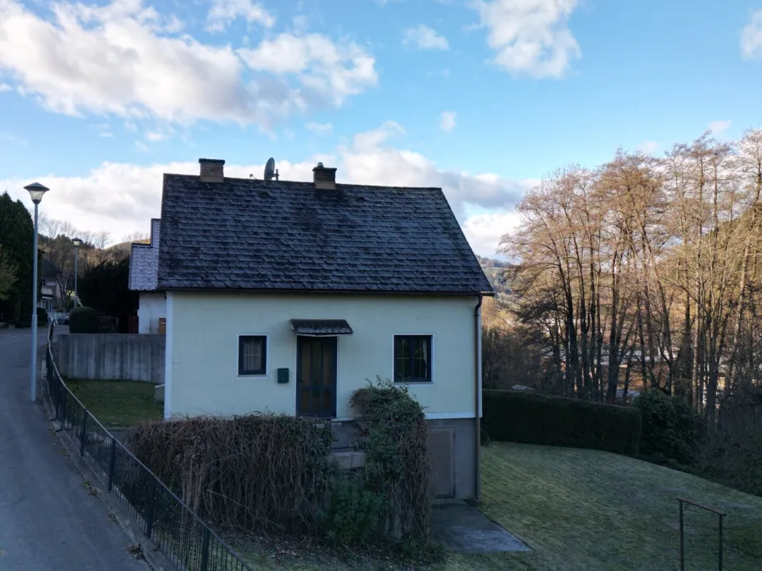 EINFAMILIENHAUS in KIRCHSCHLAG - Bild 1