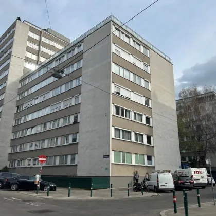 Wohnung mit Fernblick im 10. Liftstock und Kfz-Stellplatz in Tiefgarage - Bild 2