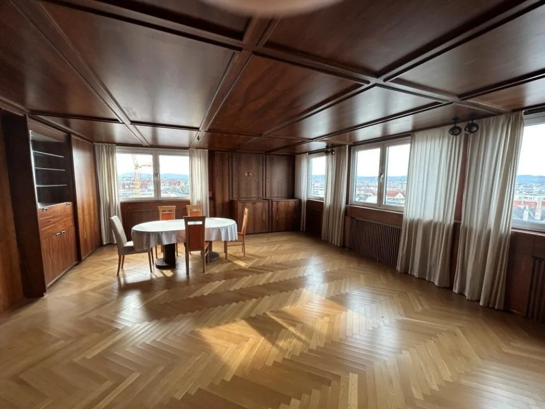 Wohnung mit Fernblick im 10. Liftstock und Kfz-Stellplatz in Tiefgarage - Bild 1